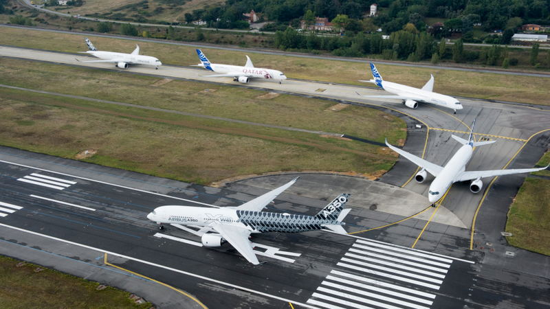 Illustration for article titled Plane Porn: This Airbus A350 Formation Flight Is Beautiful